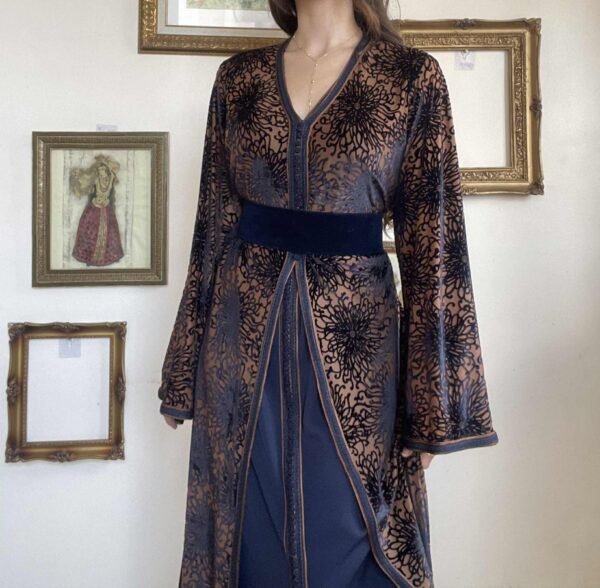 7645fbe1-154f-40a2-8385-51d87ac1516c Caftan Velours de Soie Bleu