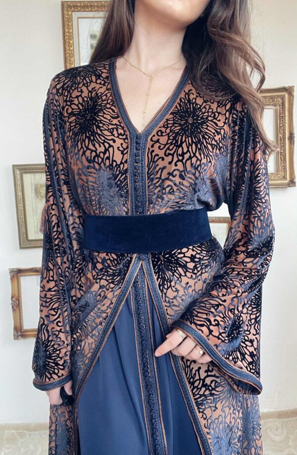 7ca77217-45d2-4590-a1e2-11d42ae14b17 Caftan Velours de Soie Bleu